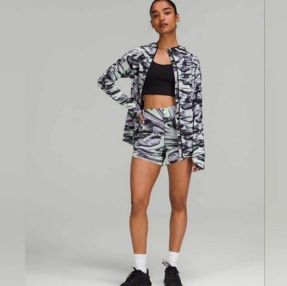 Lululemon Hotty Hot High-Rise Short 4" Special Edition Paint Glide Warp Multi 4 - Picture 11 of 14